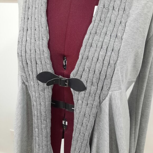 Cable knit buckle front sweater - Picture 4 of 10